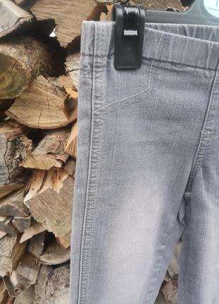 Серые джинсы на 5-6 лет 110-116 см джинсовые брюки брюки штанишки на девушку2 фото