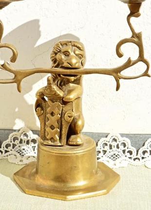 Унікальний антикварний свічник подсвечник на два ріжка з фігурою лева!
рідкісний екземпляр!☝️
бронза,.3 фото