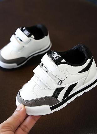Дитячі літні модні білі з чорним підошві кросівки на липучках на малюка 20212 фото