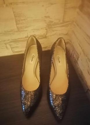 Кожанные туфли clarks