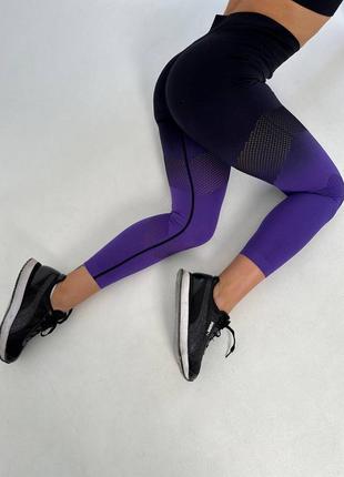 Бесшовный обтягивающий спортивный фитнес костюм комплект push up пуш ап градиент черный фиолетовый цвет из топ лосины утягивающие высокая посадка3 фото