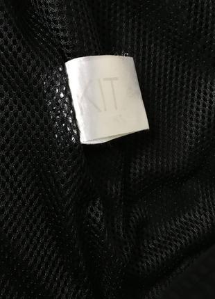 Куртка ветровка черная короткая на молнии,на подкладке, воротник-стойка9 фото