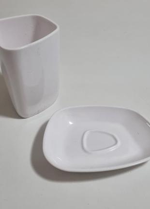 Мильниця та стакан для зубних щіток