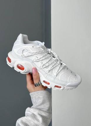 Нереальні жіночі кросівки nike air max tn plus utility white safety orange білі з помаранчевим