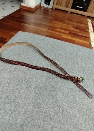 Красивые кожаный ремень с выделкой под крокодила