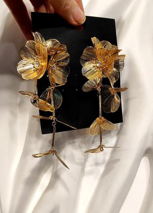 Легендарні сережки квіти метал золотистий довгі8 фото