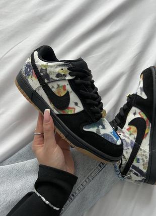 Крутейшие женские кроссовки nike sb dunk low supreme rammellzee чёрно-белые с цветным принтом