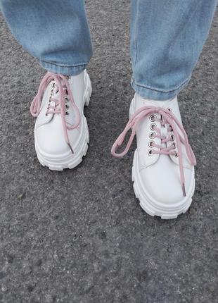 Актуальные кожаные женские кроссовки эко кожа повседневные женские кроссовки на платформе тракторной5 фото