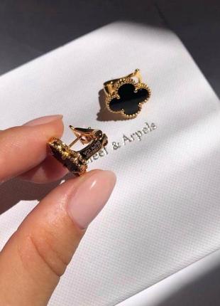 Трендовые серьги клевер оникс van cleef & arpels