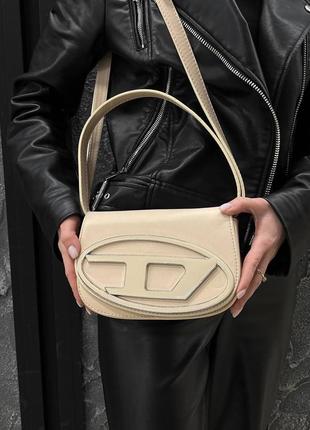 Женская сумка кроссбоди через плечо diesel клатч бежевая брендовая сумка2 фото