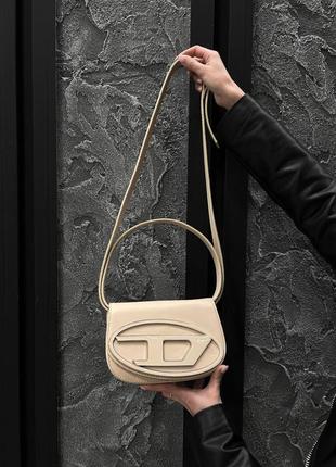 Женская сумка кроссбоди через плечо diesel клатч бежевая брендовая сумка4 фото