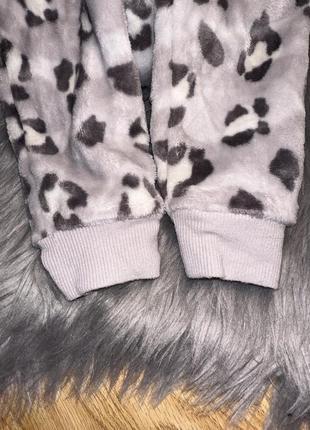 Неймовірний теплий мʼякий сліп кенгурумі піжама з леопардовим принтом для дівчинки 4/5р f&f4 фото