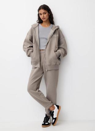 Бежевый костюм pull & bear