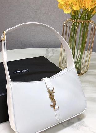 В наличии стильная модная фирменная сумка в фирменной упаковке возможно на подарок