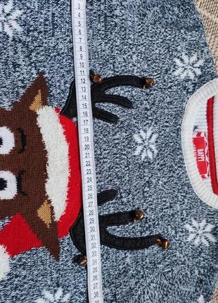 Новогодний свитер с оленем и звенящими колокольчиками5 фото
