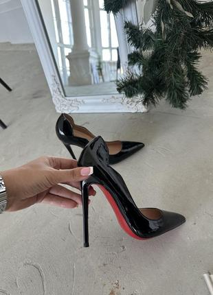 Туфли черные лодочки в стиле louboutin с красной подошвой высокий каблук 12 см черные туфли лодочки с подошвой червь9 фото