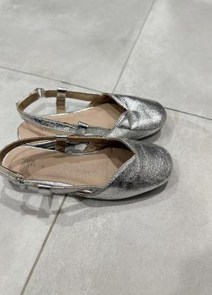 Кожаные босоножки zara 30 р