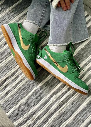 Шикарные женские кроссовки nike sb dunk low pro st. patrick’s day зелёные с золотым лого
