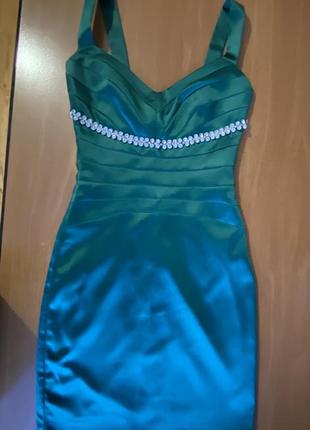 Вечернее изумрудное платье