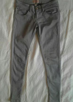 Серые скинни джинсы bershka1 фото