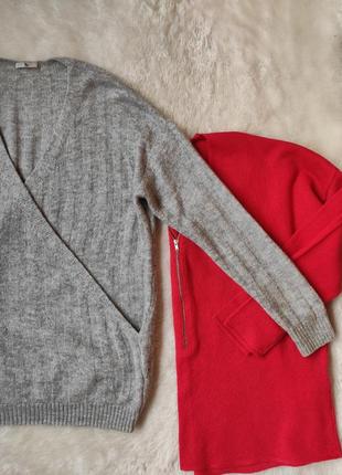 Серый вязаный свитер оверсайз на запах джемпер с треугольным вырезом декольте батал большого размера4 фото