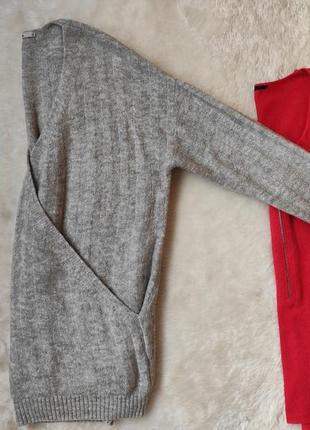 Серый вязаный свитер оверсайз на запах джемпер с треугольным вырезом декольте батал большого размера10 фото