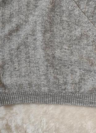 Серый вязаный свитер оверсайз на запах джемпер с треугольным вырезом декольте батал большого размера6 фото