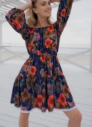Модное платье с открытыми плечами разные цвета