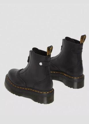 Черные кожаные ботинки на замке на платформе dr. martens jetta3 фото