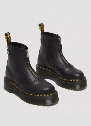 Чорні шкіряні черевики на замку на платформі dr. martens jetta