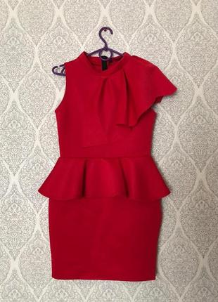 Нарядное красное платье с баской2 фото