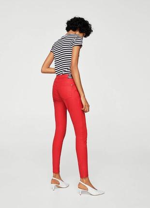 Женские стрейчевые джинсы скинни красного цвета, m2 фото