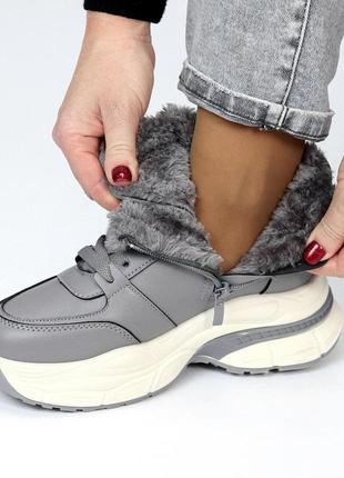 Модні  зимові жіночі кросівки хайтопи на шнурівці3 фото