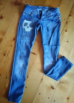 Чудові джинси зі стильним принтом5 фото