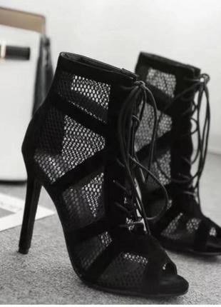 Босоножки для занятий high heels на шнуровке с открытым носком.4 фото