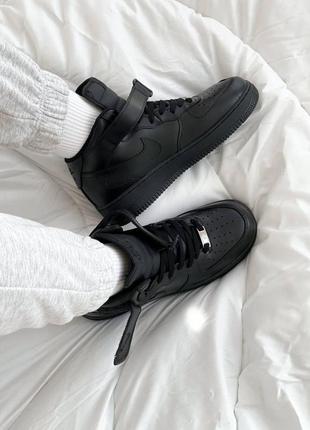 Женские зимние кроссовки черные в стиле nike air force high black fur