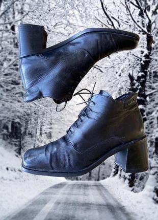 Шкіряні черевики ботильйони made in italy оригінальні чорні на підборах