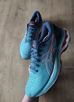 Крутые женские фирменные кроссовки asics р.40,5