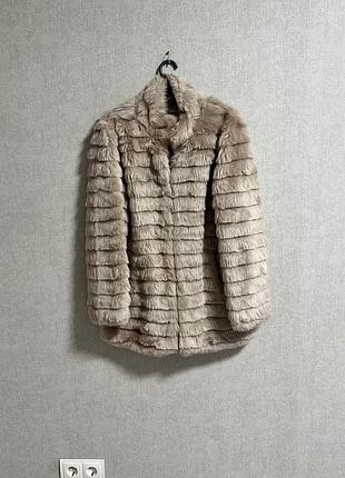 Шуба бежевая с искусственным мехом