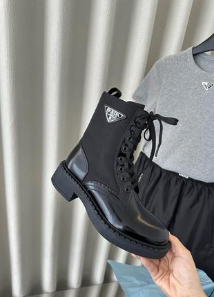 Женские черные кожаные осенние демисезонные сапоги ботинки prada с логотипом прада