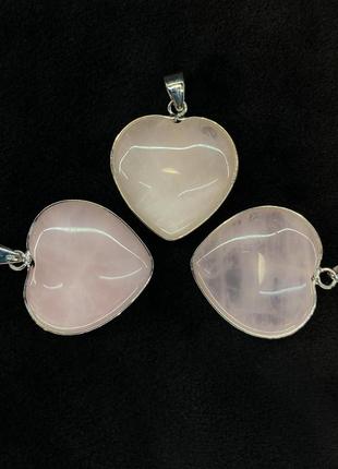 Кулон из натурального камня розовый кварц сердечко в серебристой оправе d-35х26х9мм+- (цена за 1шт)
