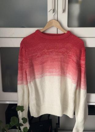 Стильный цветной свитер с градиентом