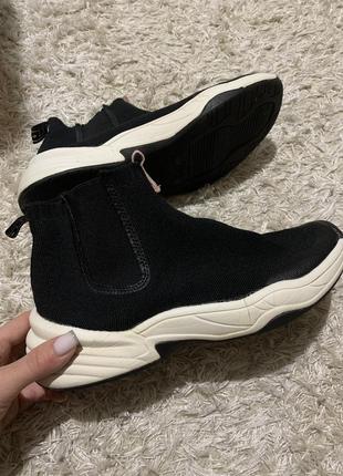 Кросівки zara