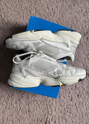 Білі кросівки adidas оригінал2 фото