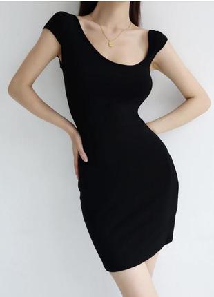 Черное платье по фигуре нарядное платье