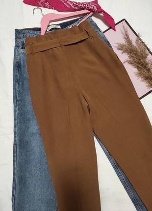 Стильные высокие брюки с карманами и поясом коричневые укороченные брюки зауженные прямые5 фото