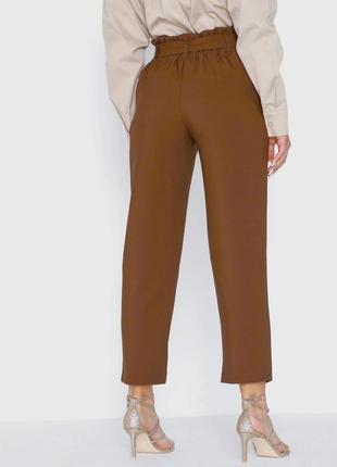 Стильные высокие брюки с карманами и поясом коричневые укороченные брюки зауженные прямые7 фото