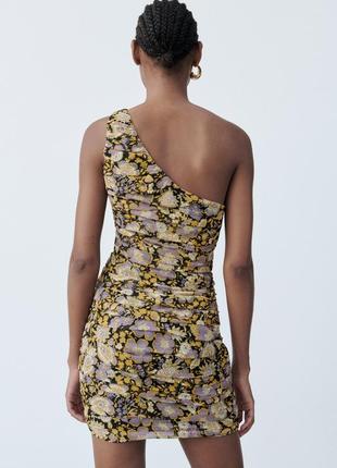 Сукня плаття довжини міні на одне плече в квітковий принт5 фото