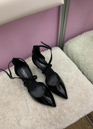 Туфлі чорні, нові, розмір 37, підбори 8 см