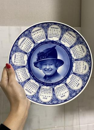 Вінтажна колекційна тарілка королева єлизавета wedgwood bailya mail синя біла 2006 календар